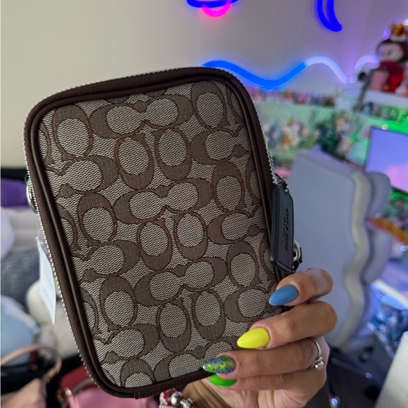 Sold - Picture 3 of 6